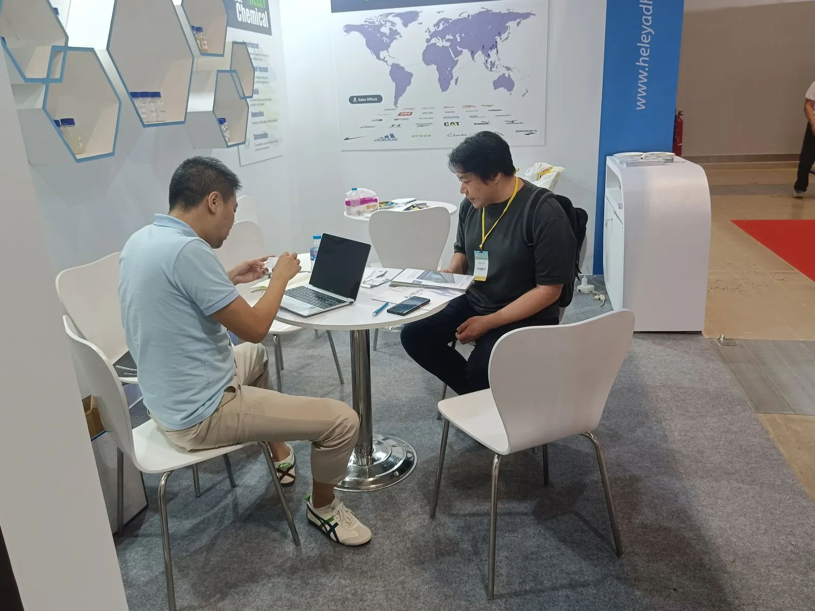 heley sales negotiating with visitor at Shoes & Adhesive Vietnam 2024