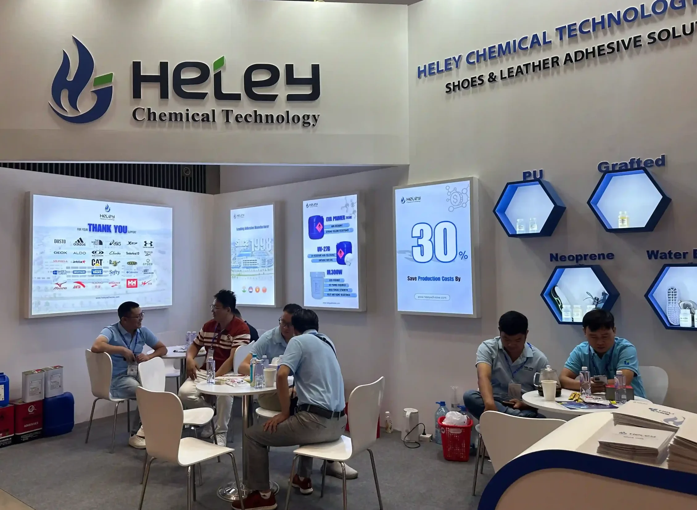 Heley team negotiate with visitors at shoe & leather 2025 vietnam