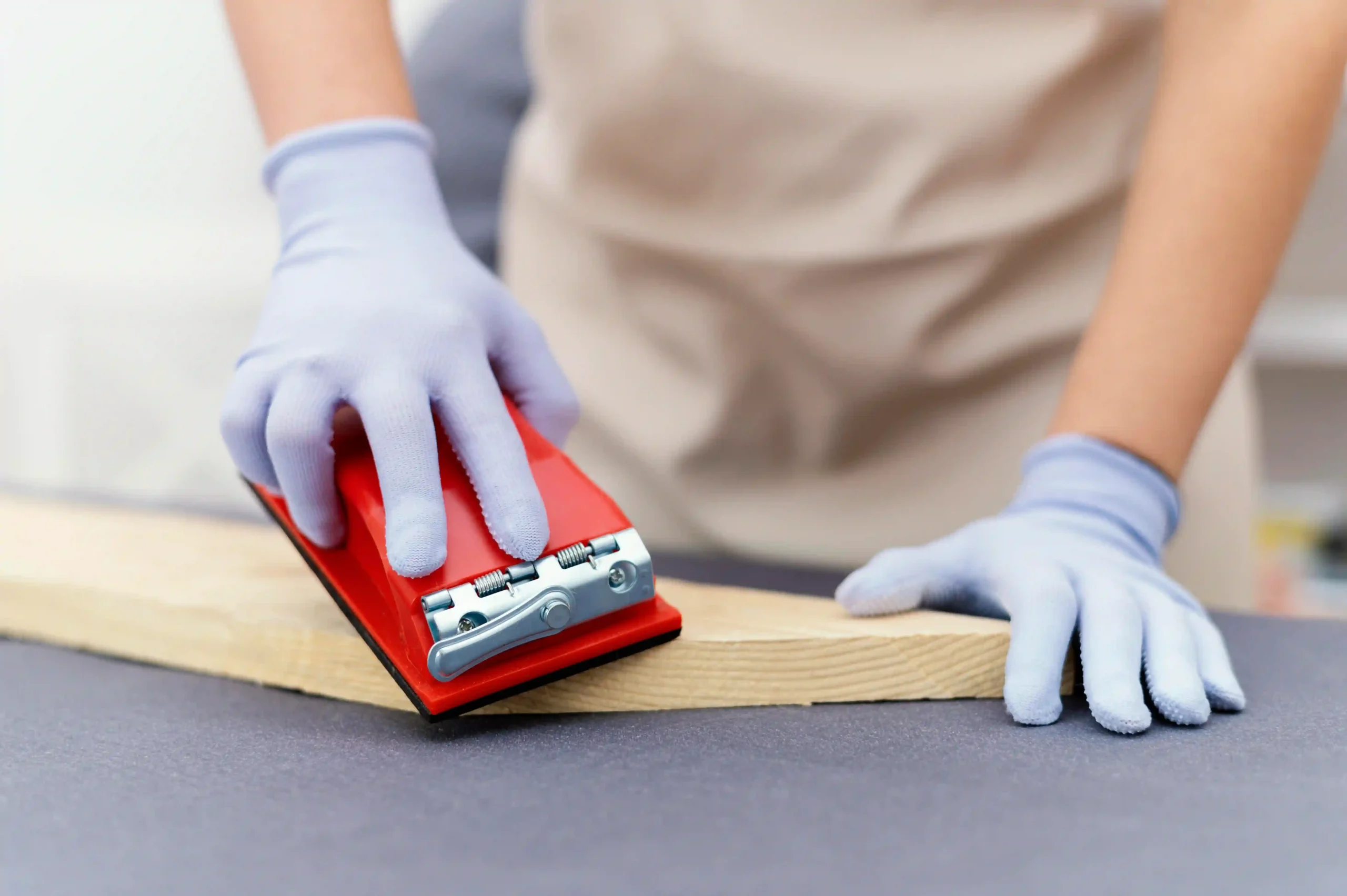 remove-the-excess-wood-chips-from-the-board