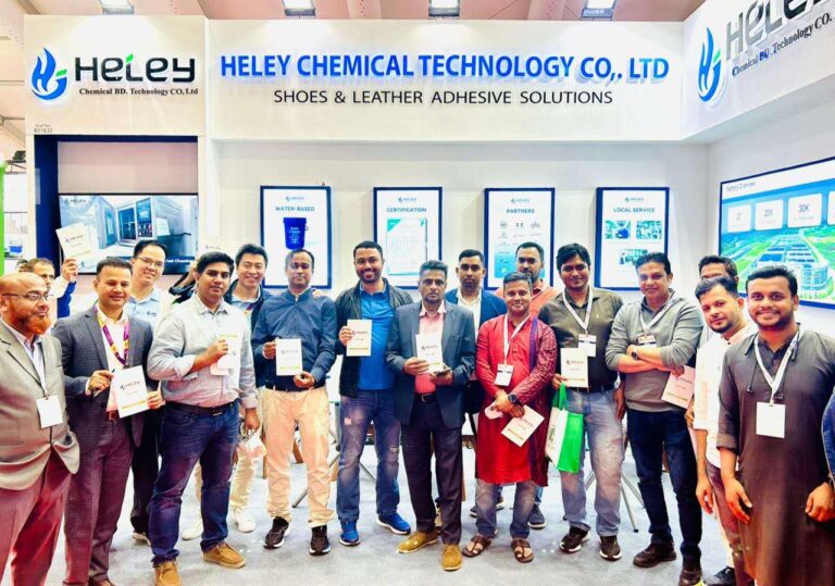 Heley team negotiate with visitors at shoe & leather 2025 vietnam