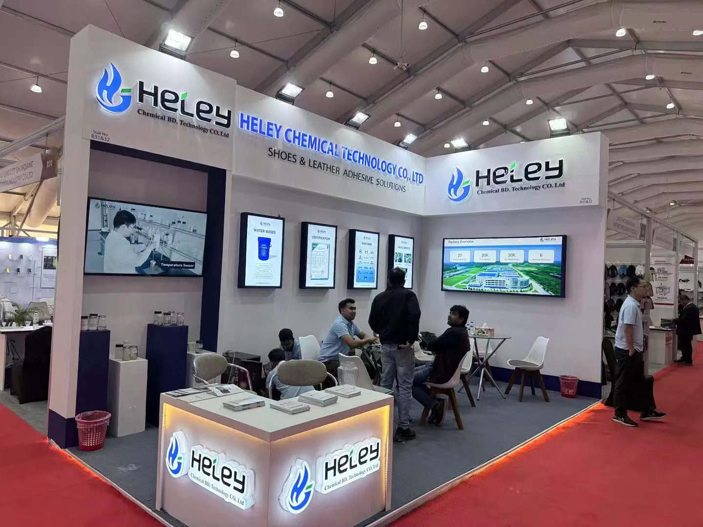heley talk with visitors in Leathertech Bangladesh 1