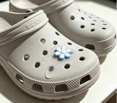 EVA footwear decoration bonding and visible glue marks